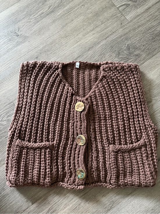 Sweaters - Chunky Knit Sleeveless Cardigan Vest in Mauve
